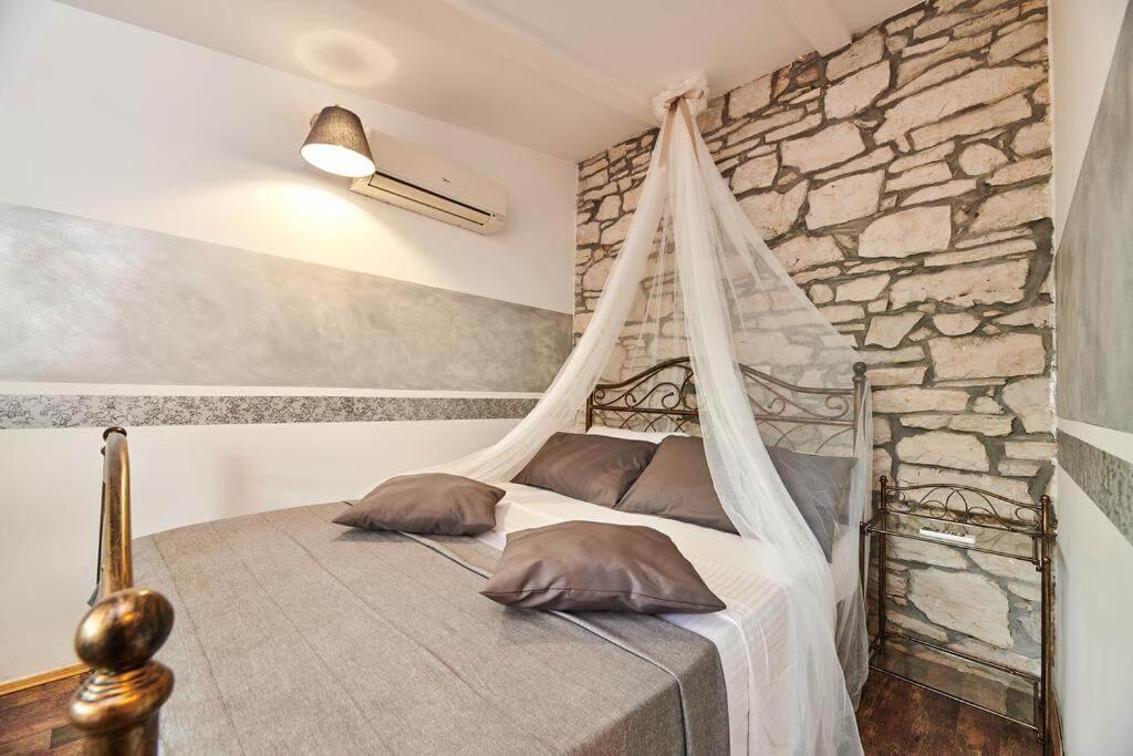 Rooms Konoba Pjero ブイェ エクステリア 写真